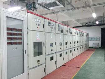 安徽得潤電氣技術(shù)有限公司是一家專注電氣工程咨詢、設(shè)計、制造、安裝調(diào)試一站式服務(wù)的高新技術(shù)企業(yè)。對在各種場合如何選擇高低壓電器以及開關(guān)柜有著豐富的理論知識和工作經(jīng)驗，生產(chǎn)的不同電壓等級的高壓開關(guān)柜、高壓無功補償裝置適合多種工業(yè)、民建等場合。 全國統(tǒng)一客服熱線：400-0551-777